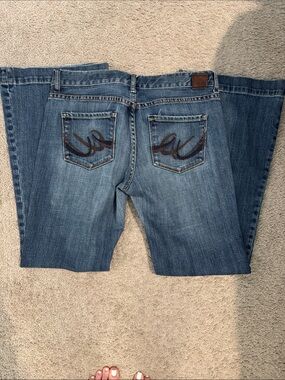 Rock & Republic Women’s Blue Boot Cut Jeans with Embroidered Back Pockets